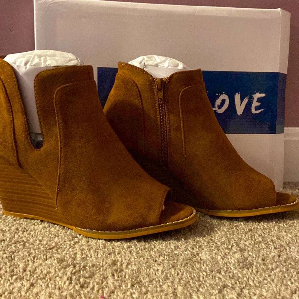 Brand new tan/brown open toe heel/boots. Classy and dressy!